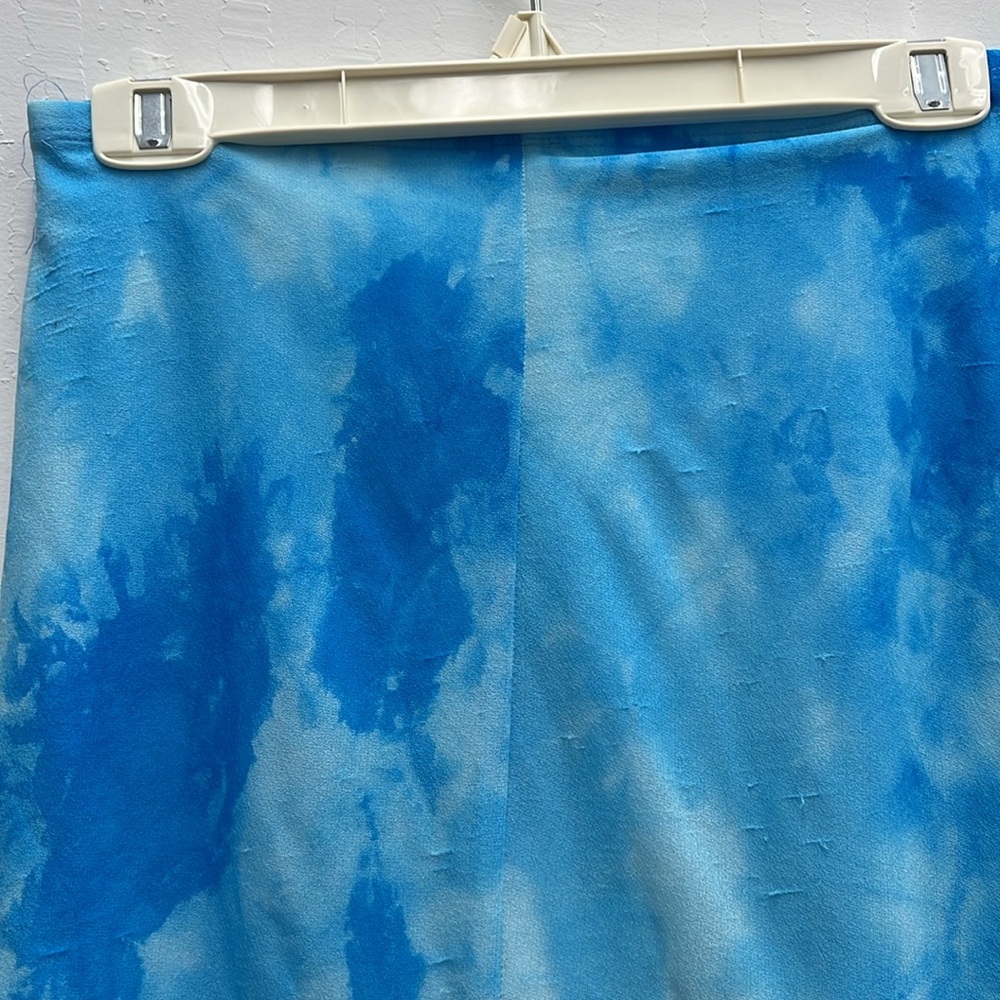 Vintage skirt with a blue sky like pattern from Forever 21, Size M - Picture 4 of 8